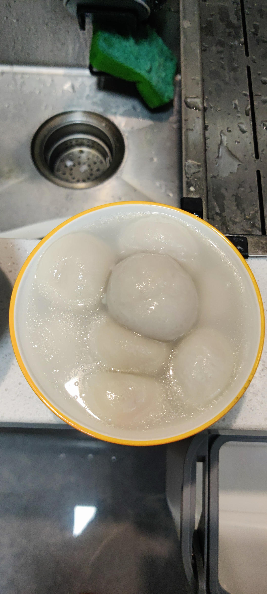 花生黑芝麻汤圆