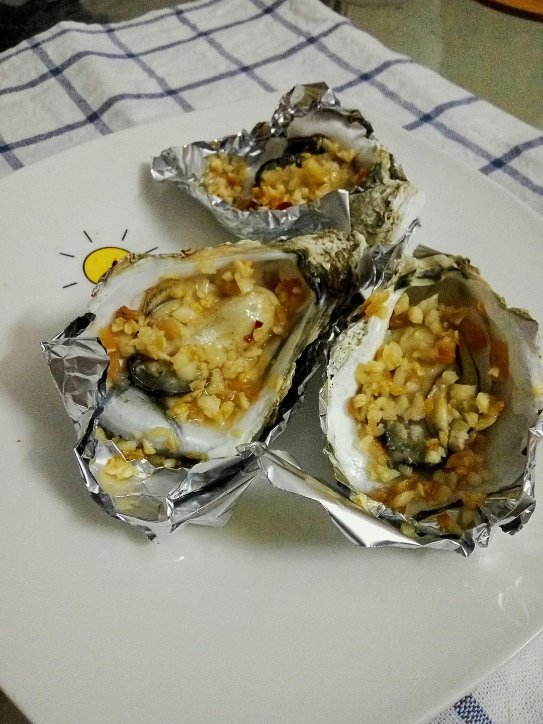 烤生蚝 生蚝好吃关键是蒜茸做得好