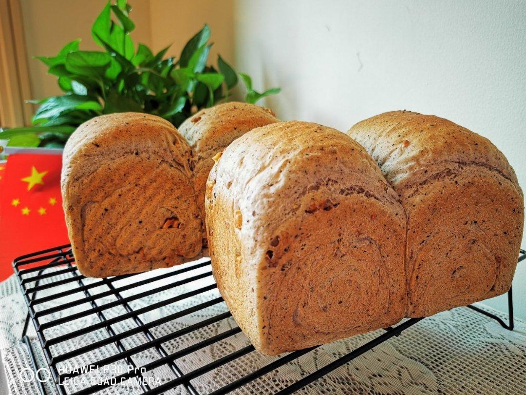 养生黑芝麻核桃吐司