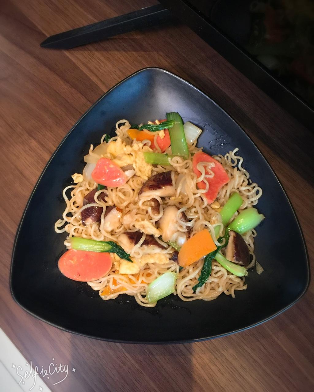路边摊风味炒方便面