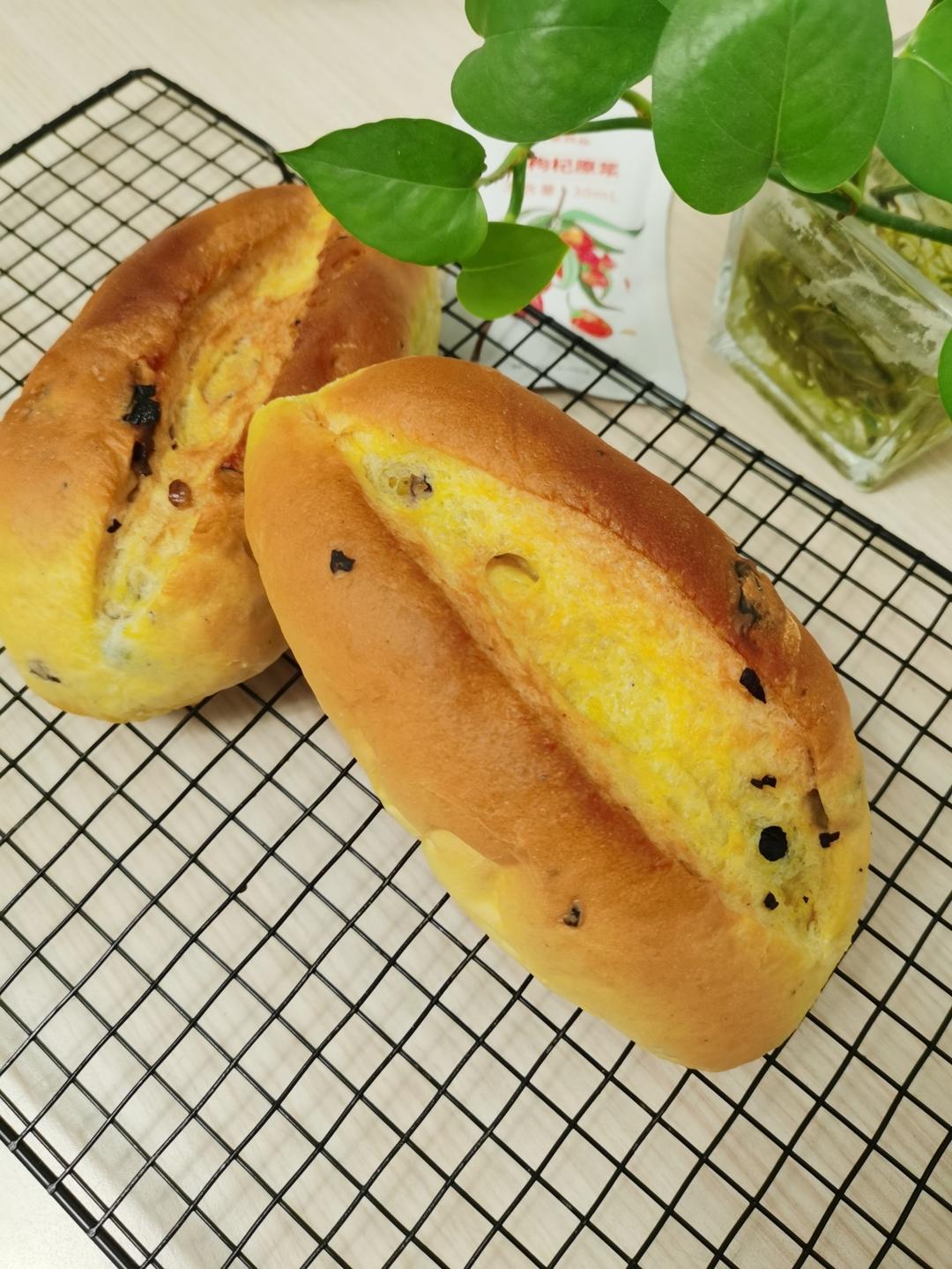 葡萄软欧（仿原麦山丘）Milk flavored bread filled with raisins and butter