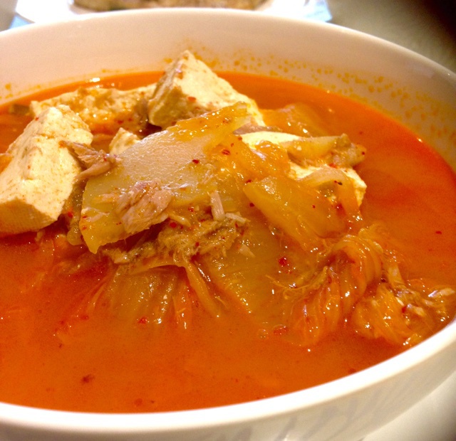 辣白菜金枪鱼豆腐汤