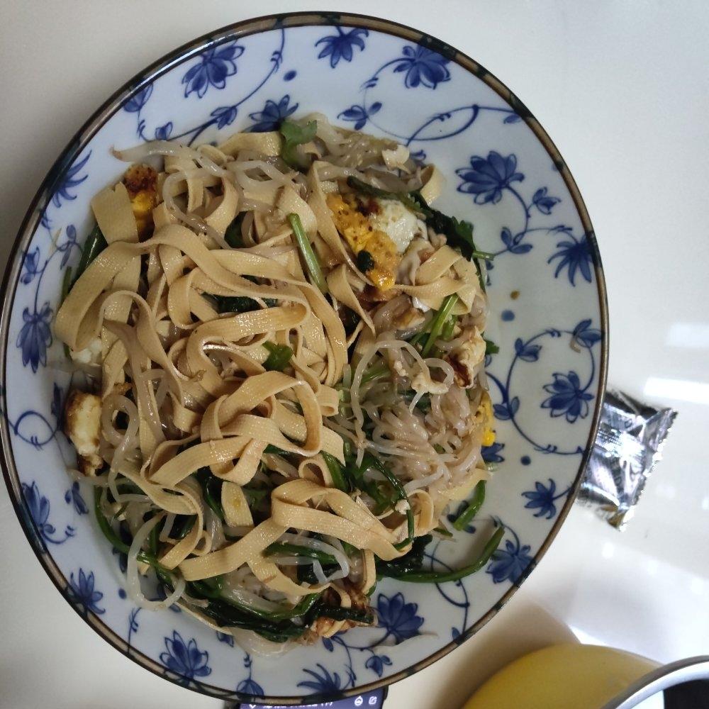 如果你晚餐坚持只吃这个凉拌菜，那你就可以尽情的炫锁骨和小蛮腰，酸辣爽口，好吃还营养