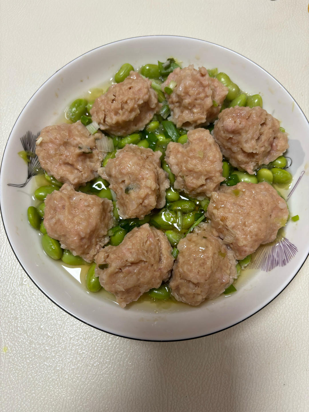 简简单单的美味，肉丸和毛豆的碰撞，蒸一蒸就能搞定，软嫩不柴快来试试