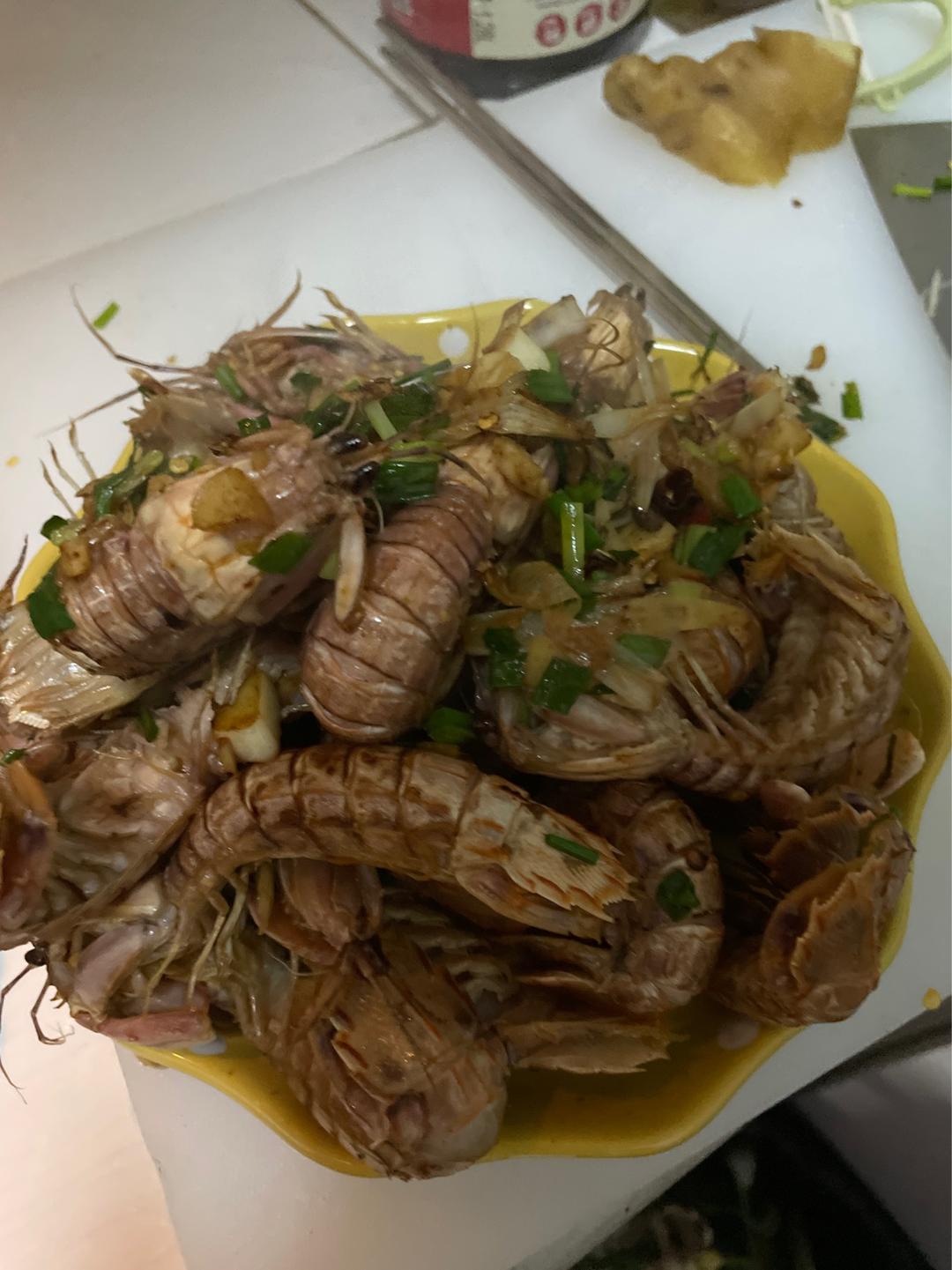 无油炸版的椒盐皮皮虾和巧拨虾壳的方法