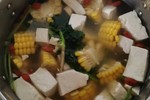 豆腐香菜玉米枸杞蚕菜汤