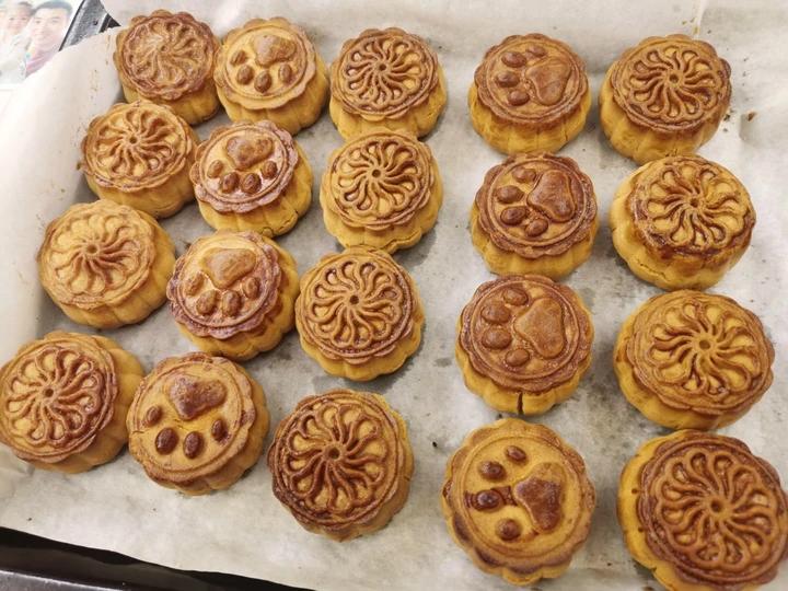 广式月饼—蛋黄莲蓉月饼