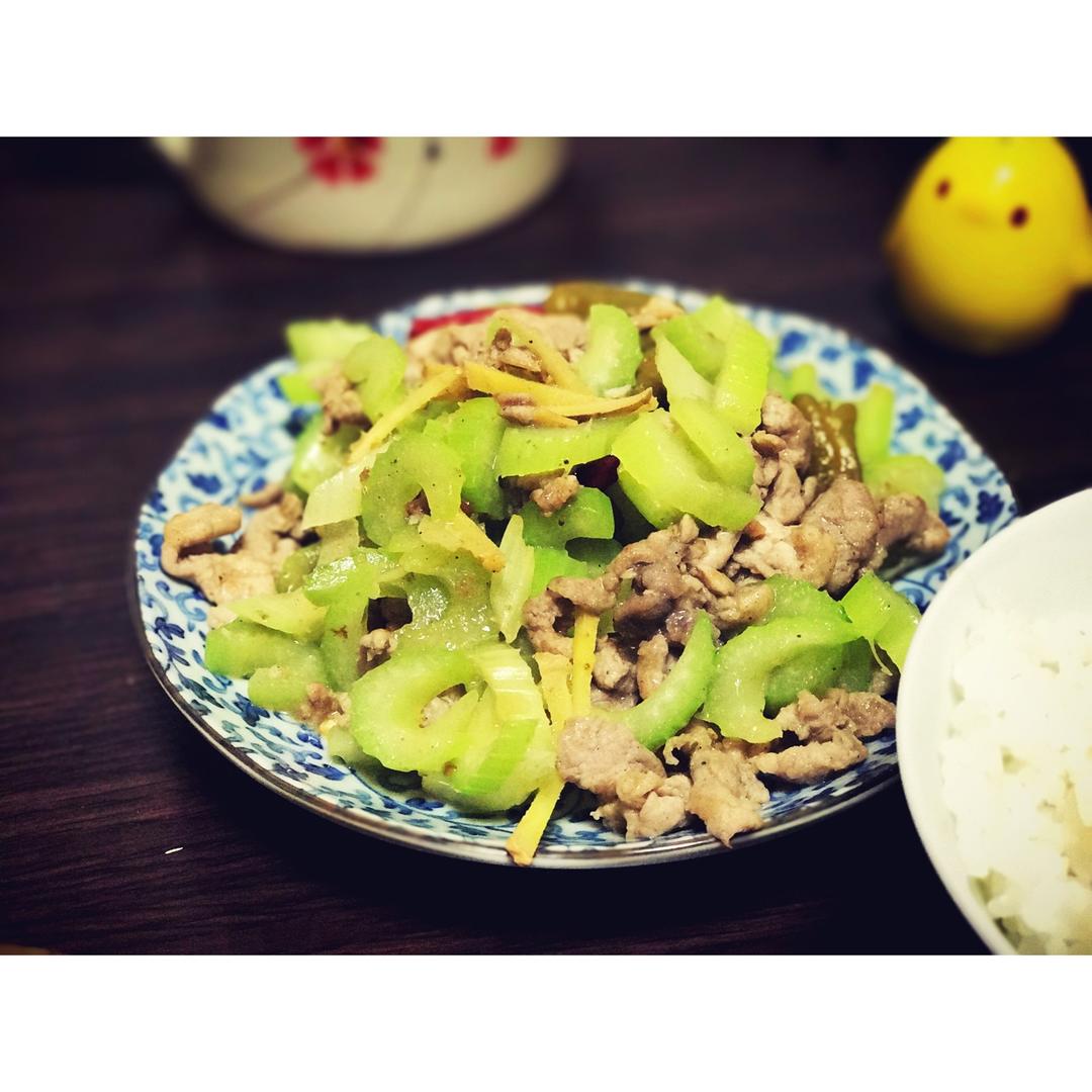 芹菜炒肉