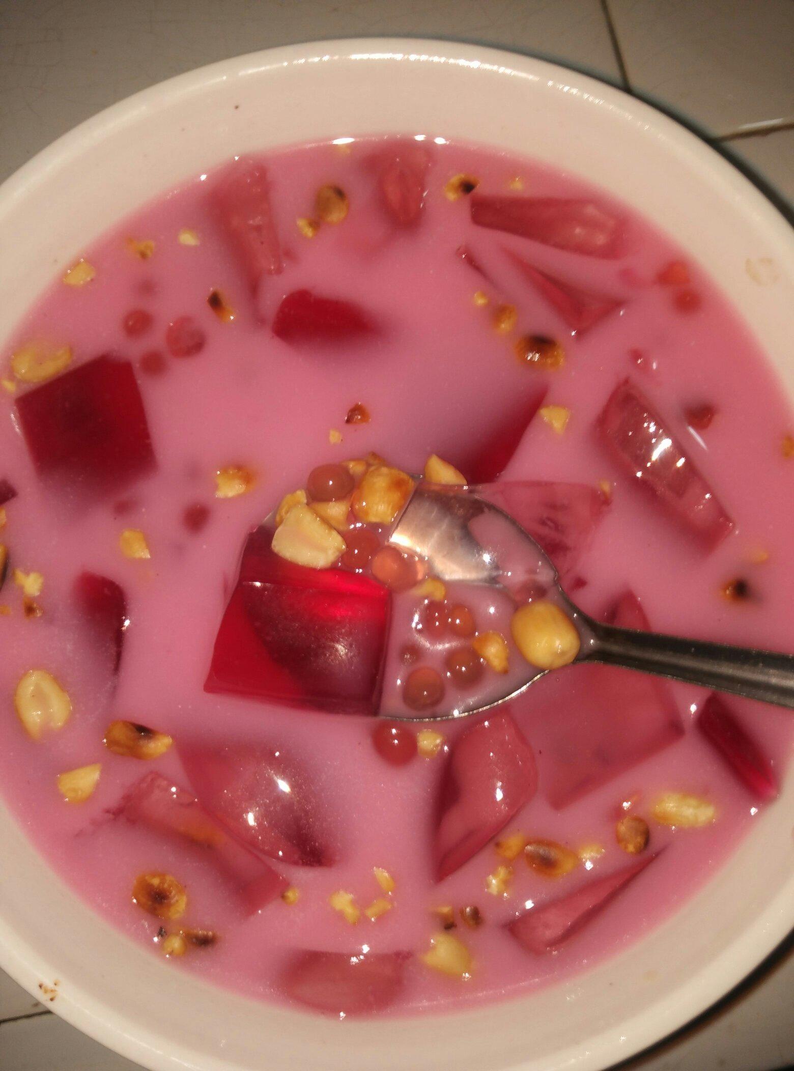 红肉火龙果果汁冰凉粉的做法