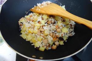 无油版的香菇土豆焖饭的做法 步骤6