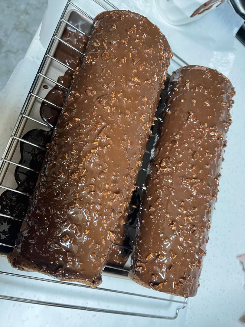 🍫梦龙蛋糕卷. 巧克力脆皮蛋糕卷 by pink-rabbit