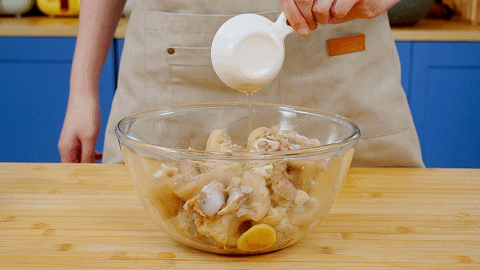 贴秋膘【五指毛桃蒸猪手】的做法 步骤2