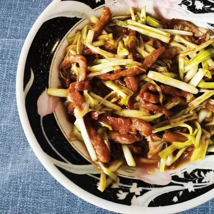 蒜黄炒肉丝