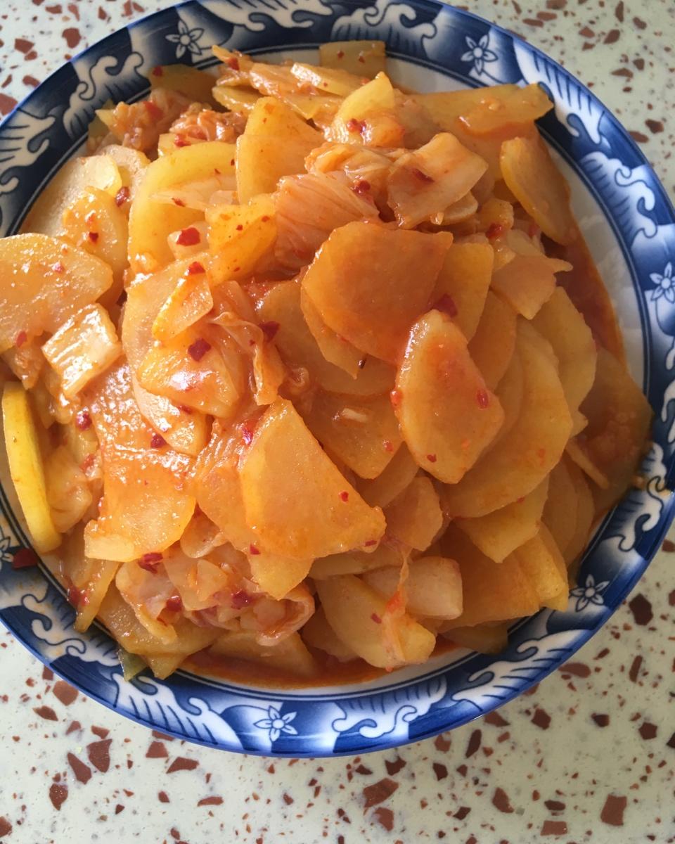辣白菜炒土豆片