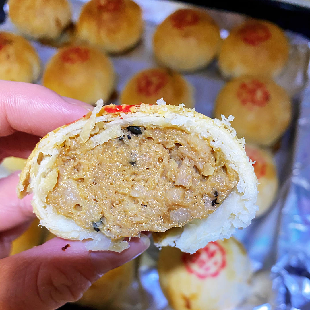 酥皮鲜肉月饼～酥的掉渣
