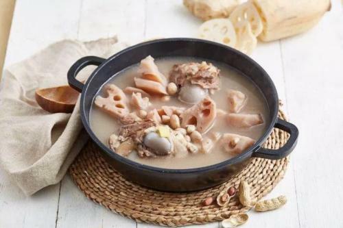 莲藕花生筒骨汤