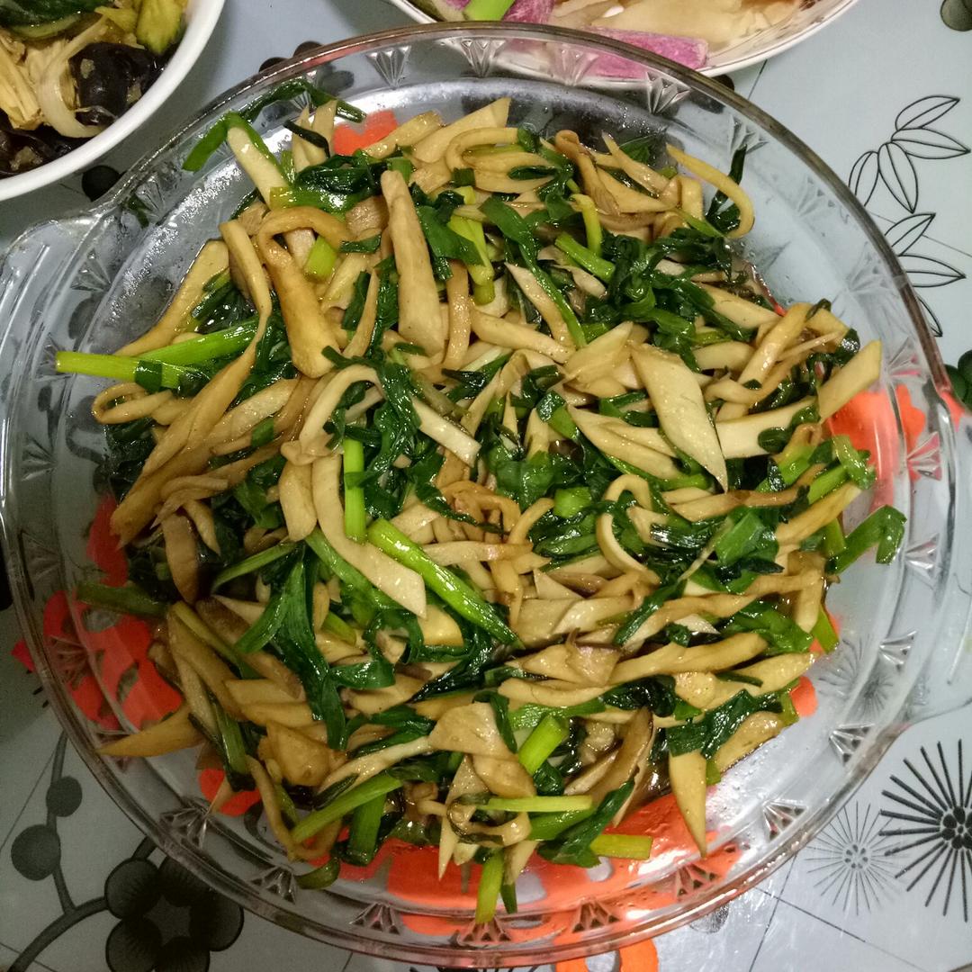 韭菜炒杏鲍菇