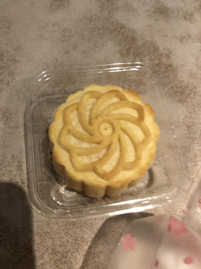 💃奶黄流心月饼——这是可以让你坐稳朋友圈厨霸位置的月饼🥮，没人点赞算我输👎