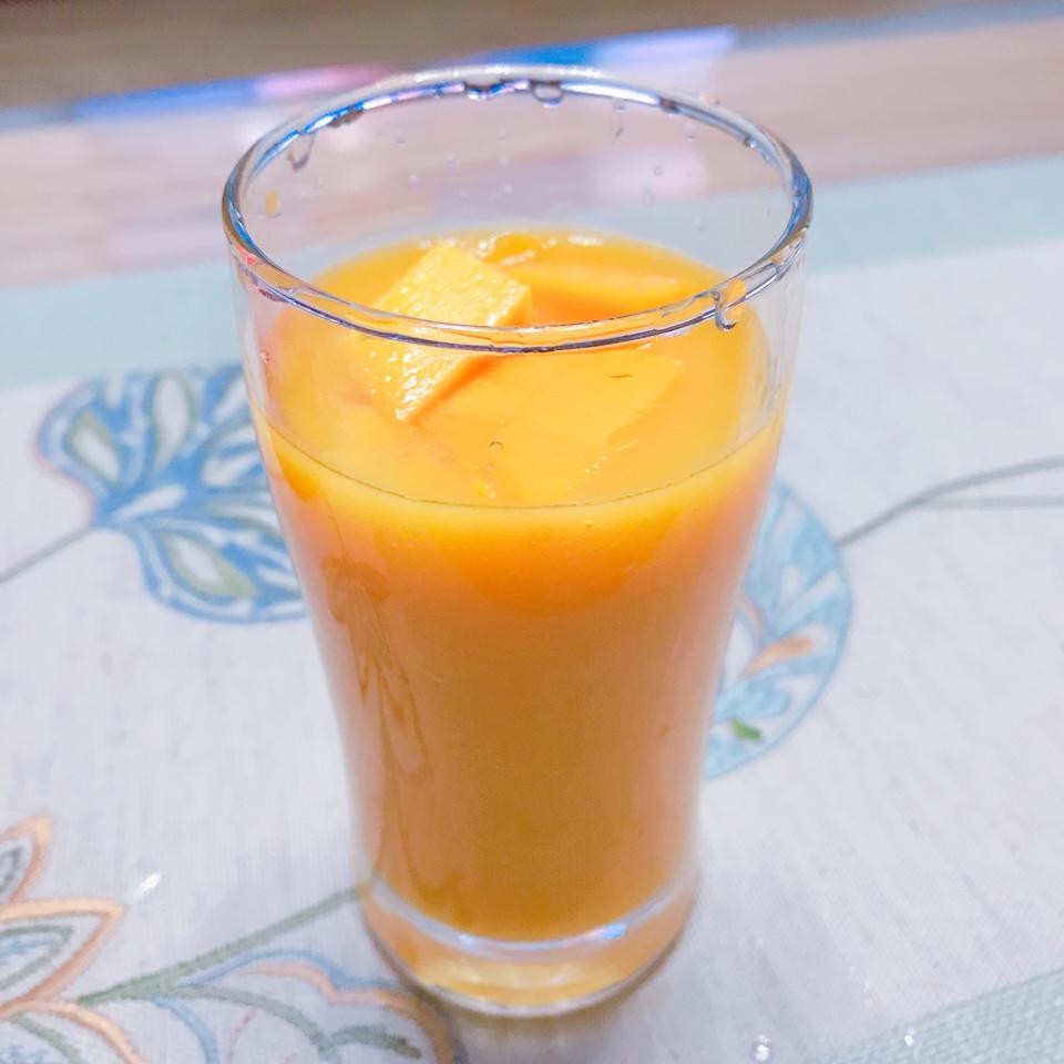 小龙猫的妈咪做的鲜榨芒果汁