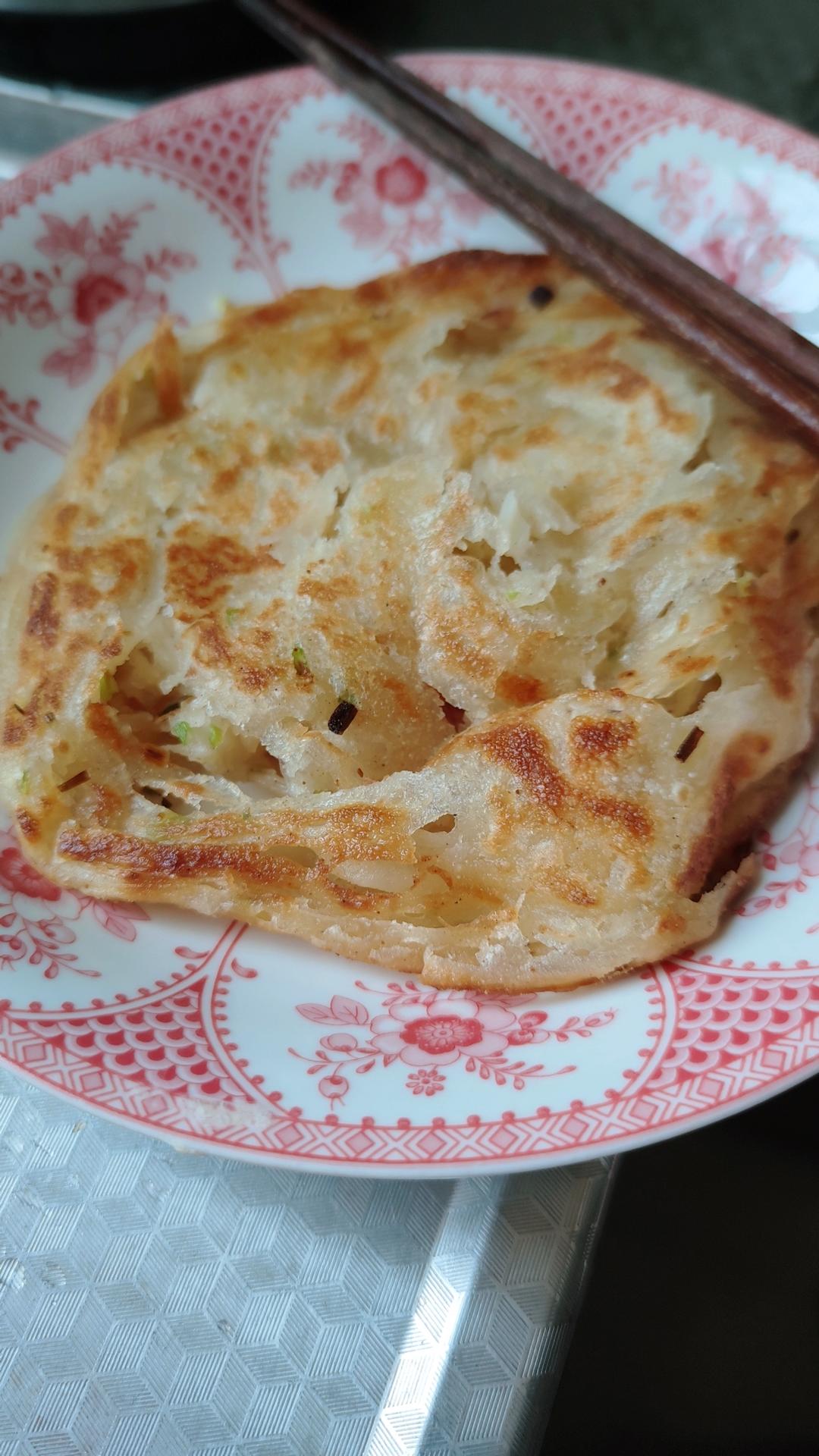 家常葱油饼 柔软多层 凉了也不硬 附细节视频详解