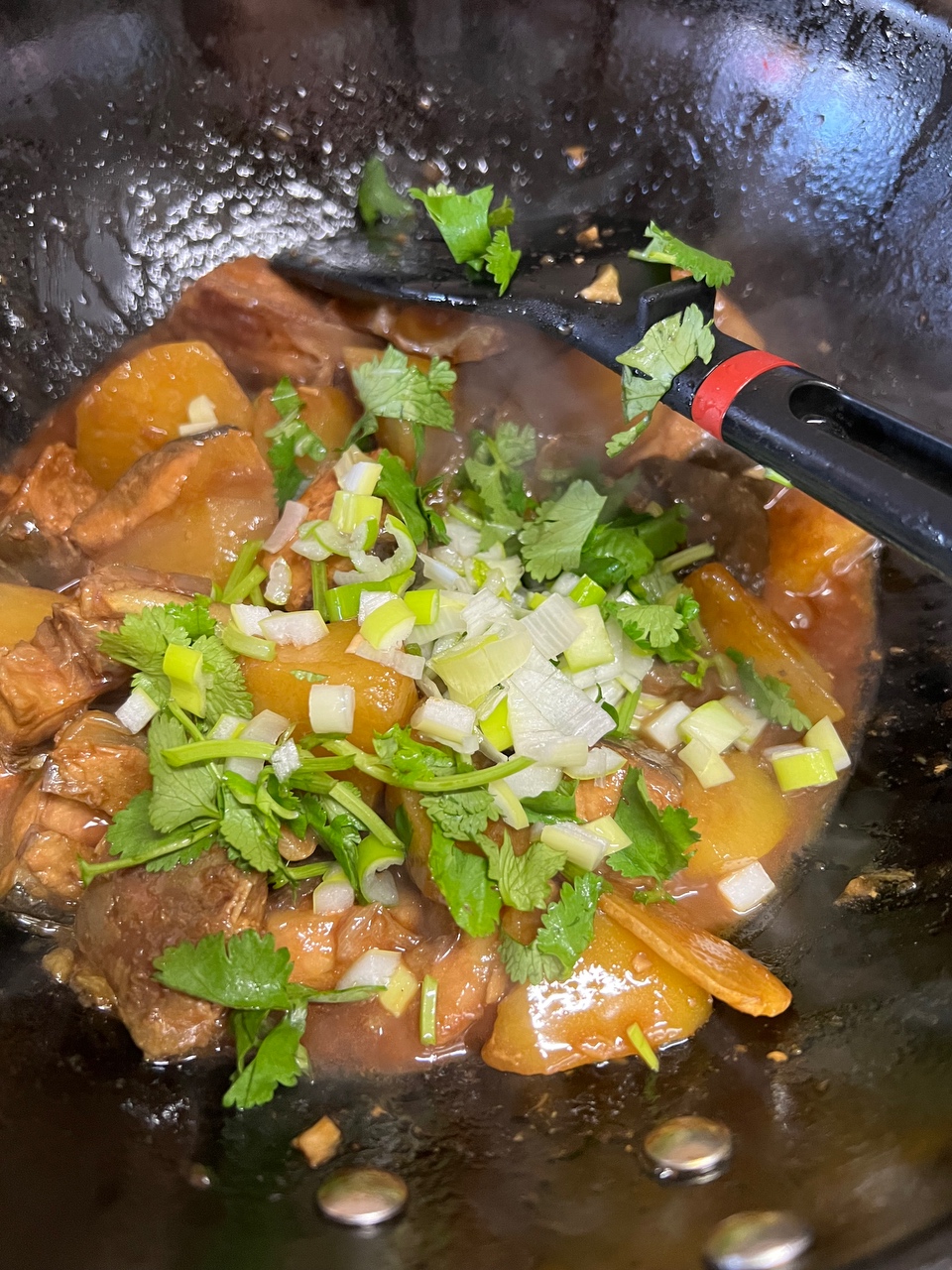 鲟黄鱼炖土豆的做法