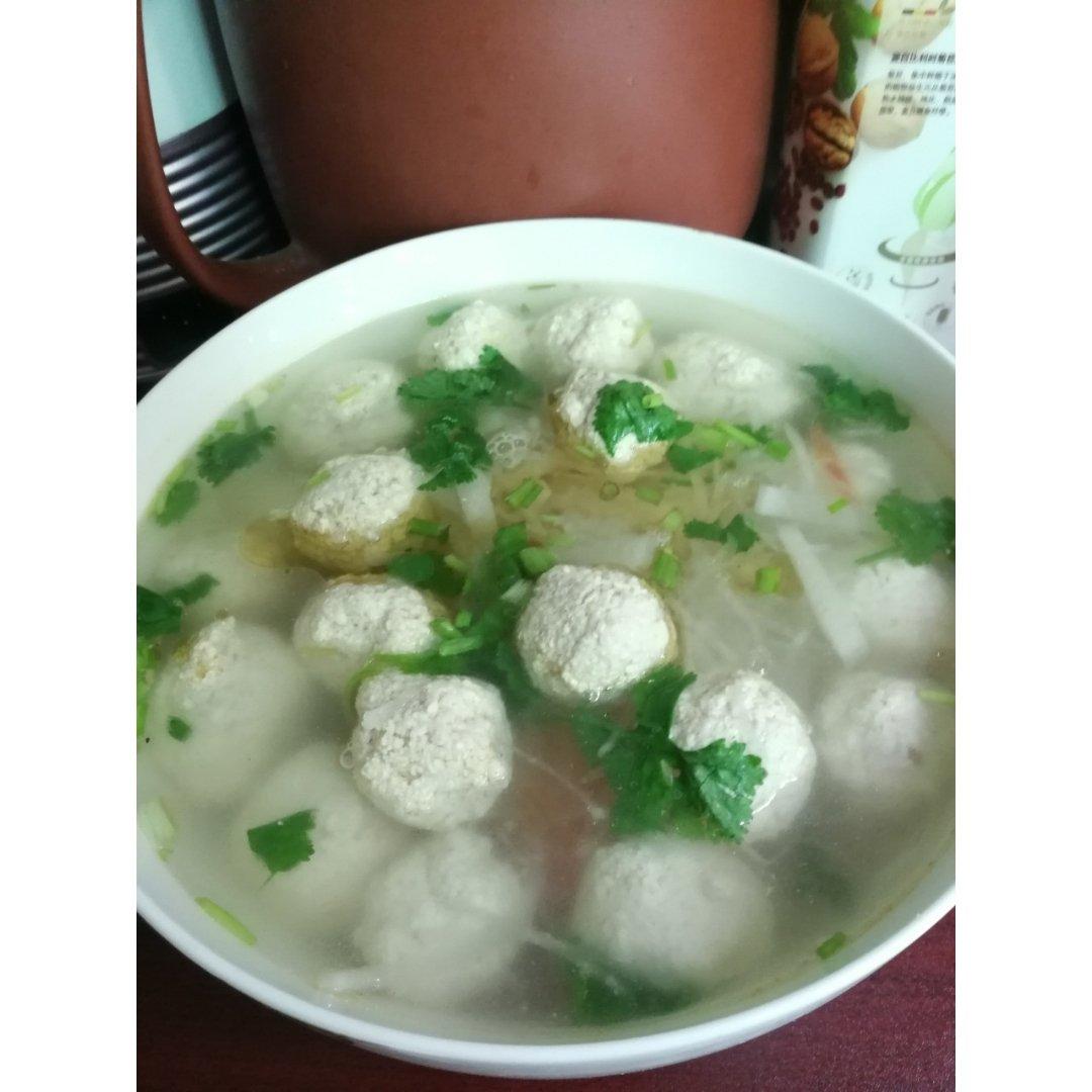 【10分钟系列】白萝卜豆腐圆子汤
