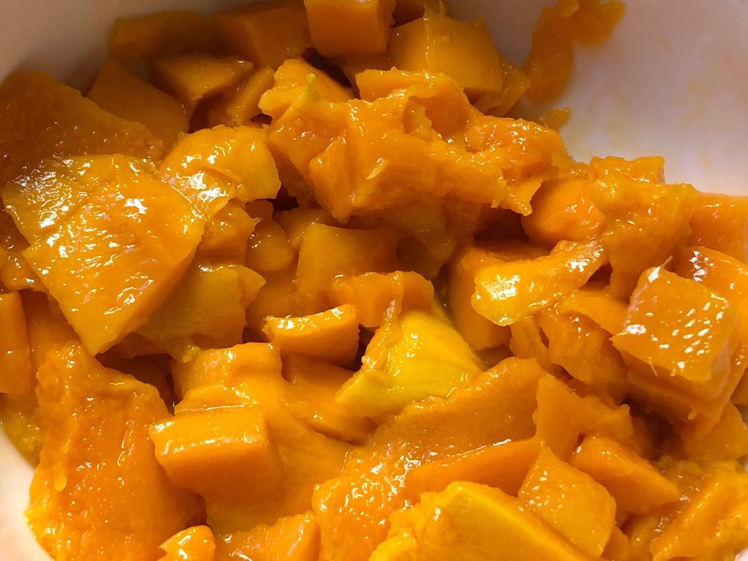 港式甜品——杨枝甘露(芒果西米露)附芒果花切法