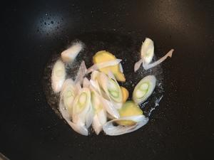 香菇腊肠土豆焖饭的做法 步骤4