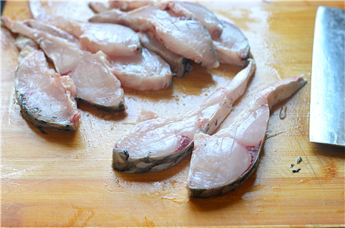 草鱼最美味的苏式吃法---苏式爆鱼的做法 步骤1