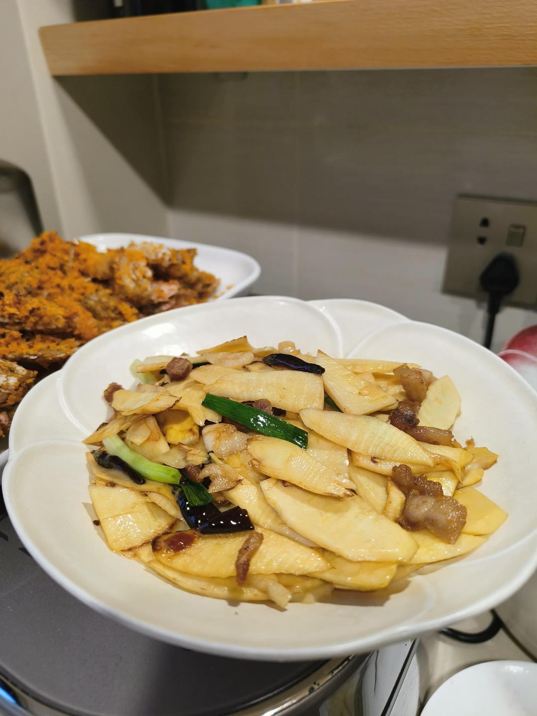 肉炒雷竹笋～尝一口春天的鲜（附雷笋处理方法）