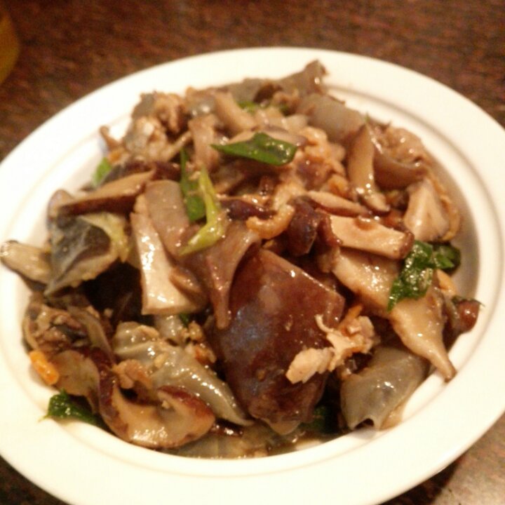 香菇木耳炒肉