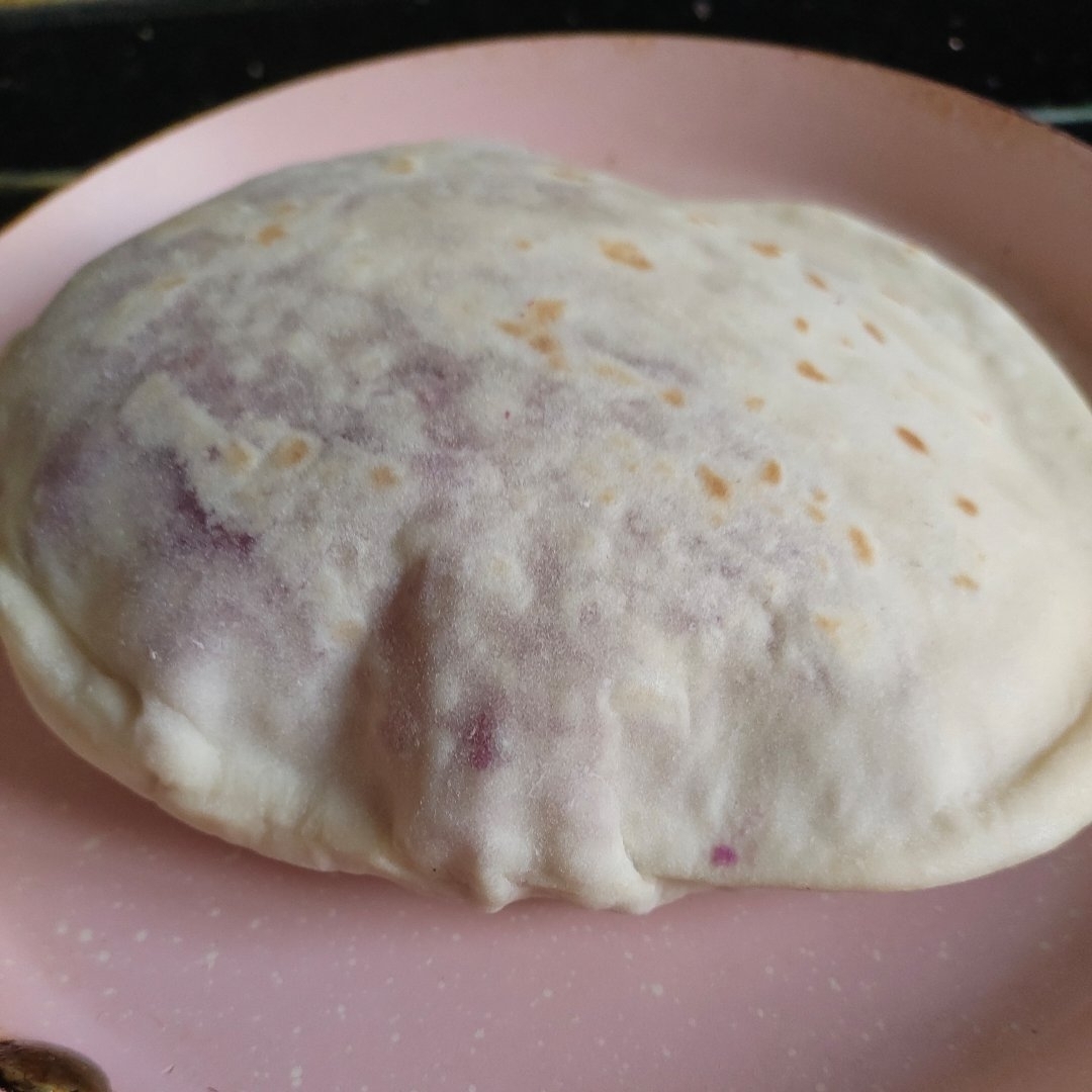 松软的紫薯薄饼