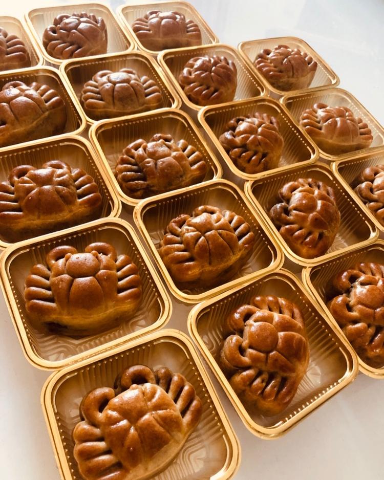 广式月饼—蛋黄芝麻月饼