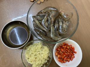 金猫咪食堂-辣烤海虾的做法 步骤1