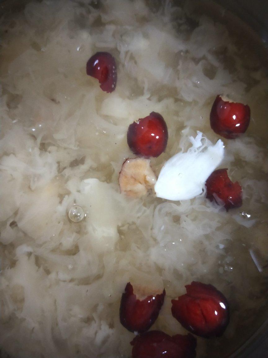 百合红枣银耳汤