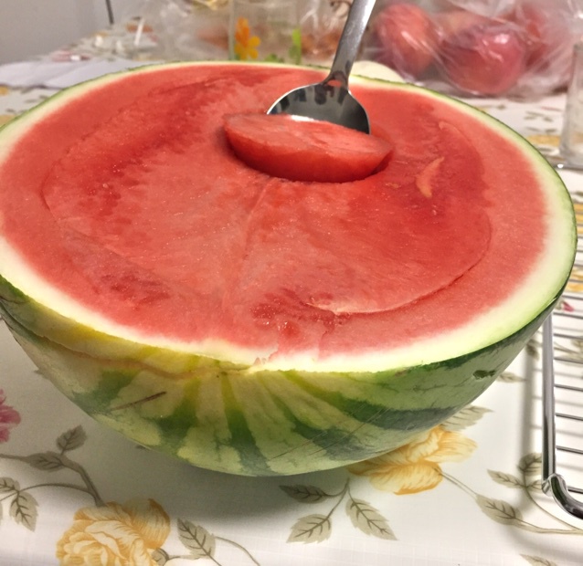 如何切西瓜  宝宝吃起来方便干净