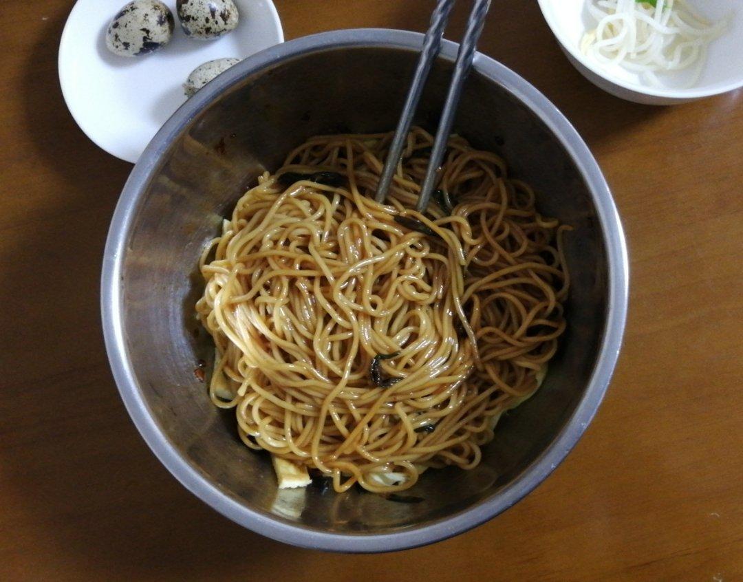 10分钟搞定的一碗葱油拌面
