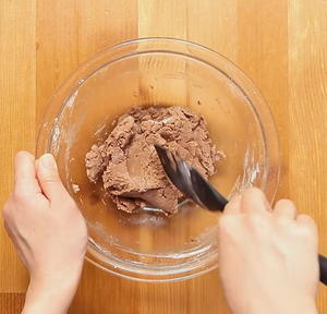 可可饼干与抹茶面包的组合的做法 步骤3