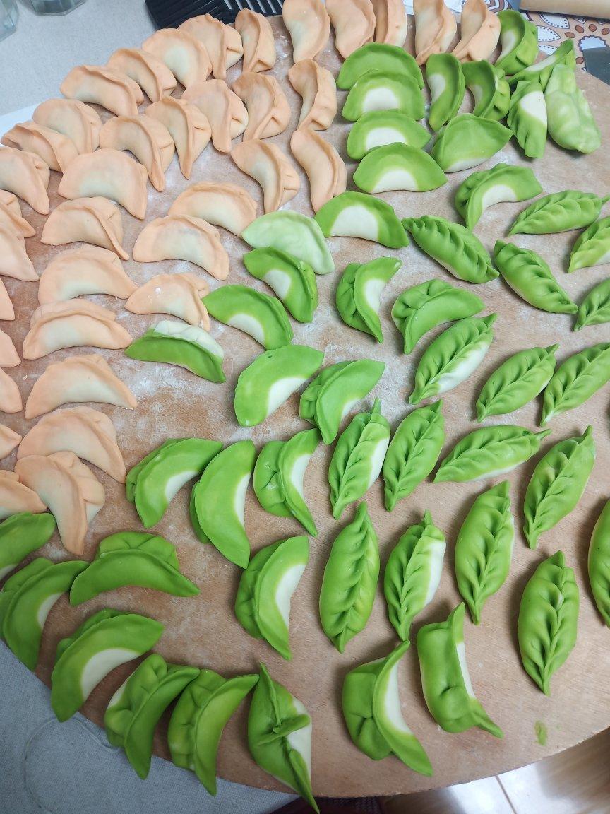 彩色饺子（蔬菜汁）
