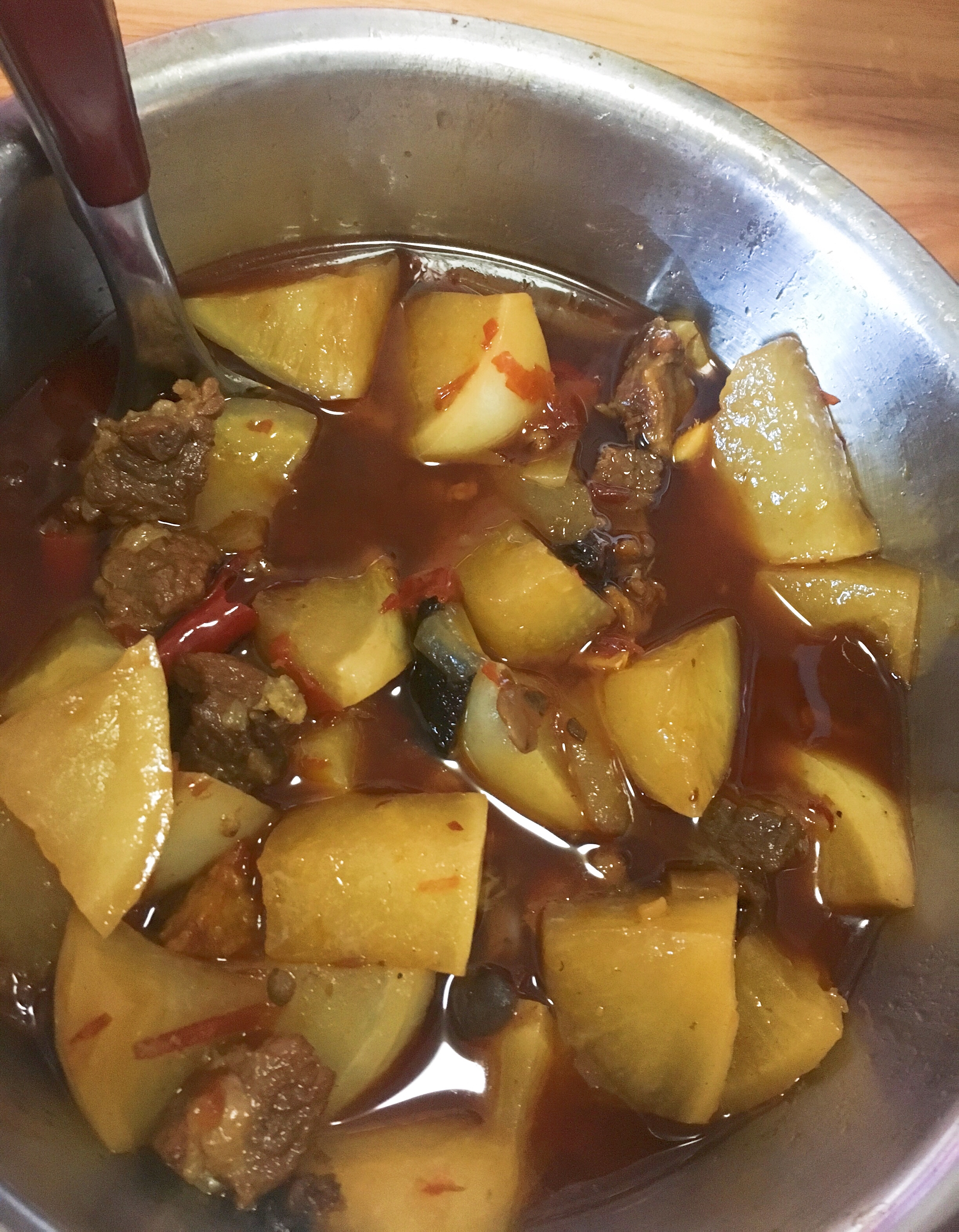 火锅味红烧牛肉白萝卜，也可加土豆干笋等的做法