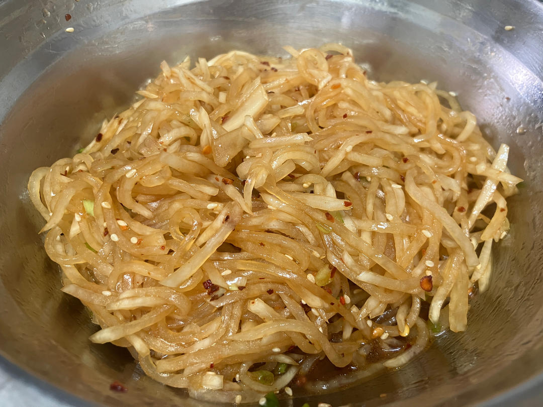 超好吃的凉拌白萝卜丝