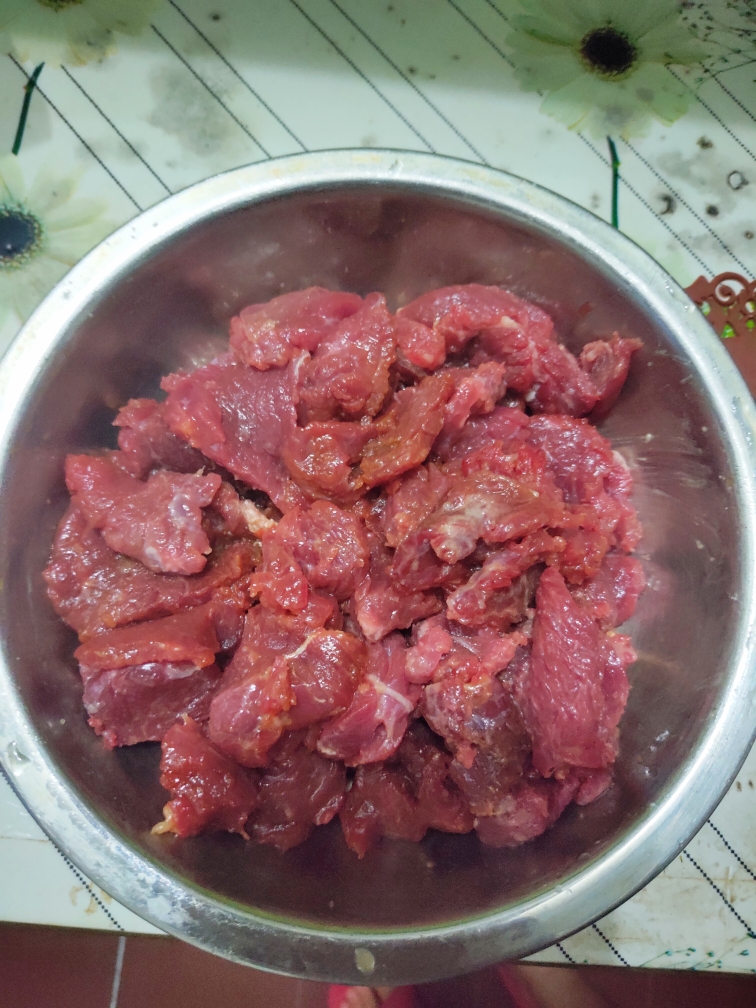 快手菜超简单-洋葱炒牛肉的做法 步骤1