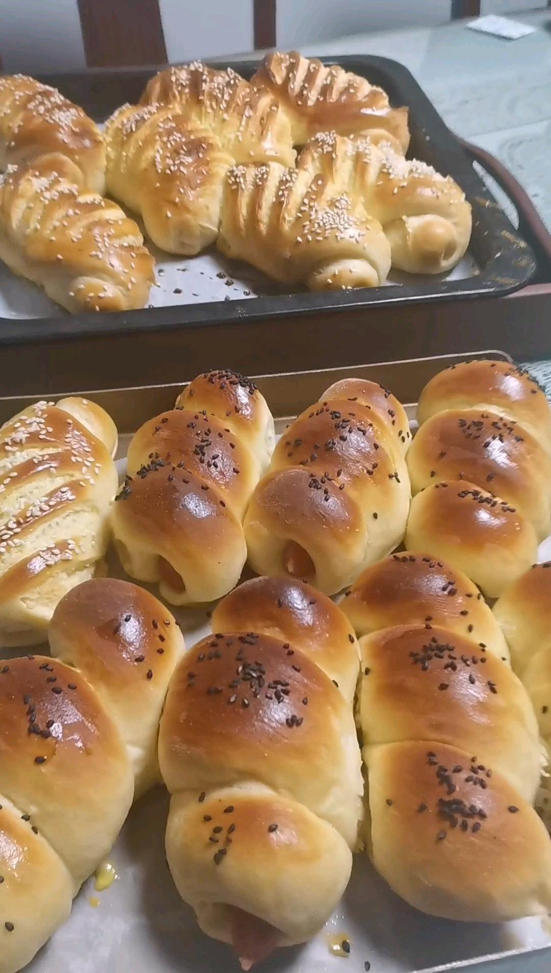 椰蓉夹馅面包（一层一层的椰蓉馅）