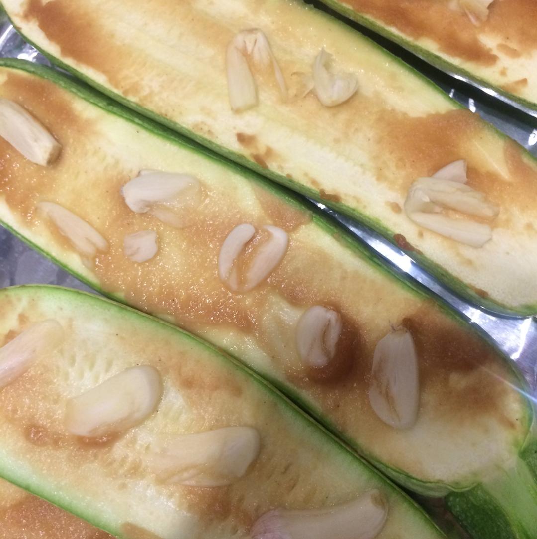 蒜香味增烤西葫芦 （不！用！油！）