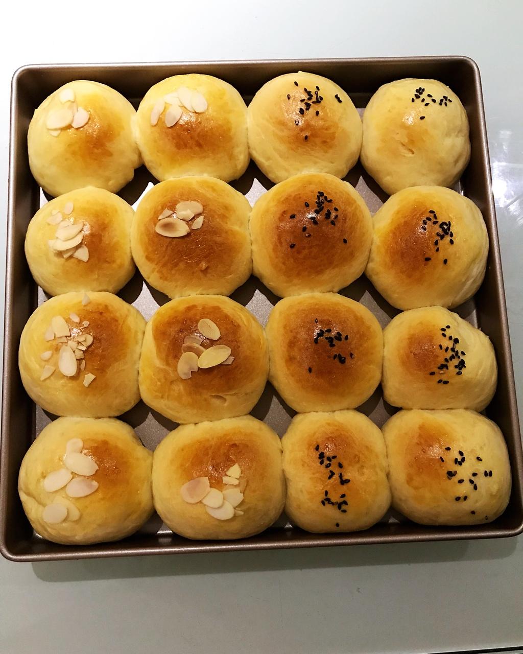 椰蓉奶香小餐包