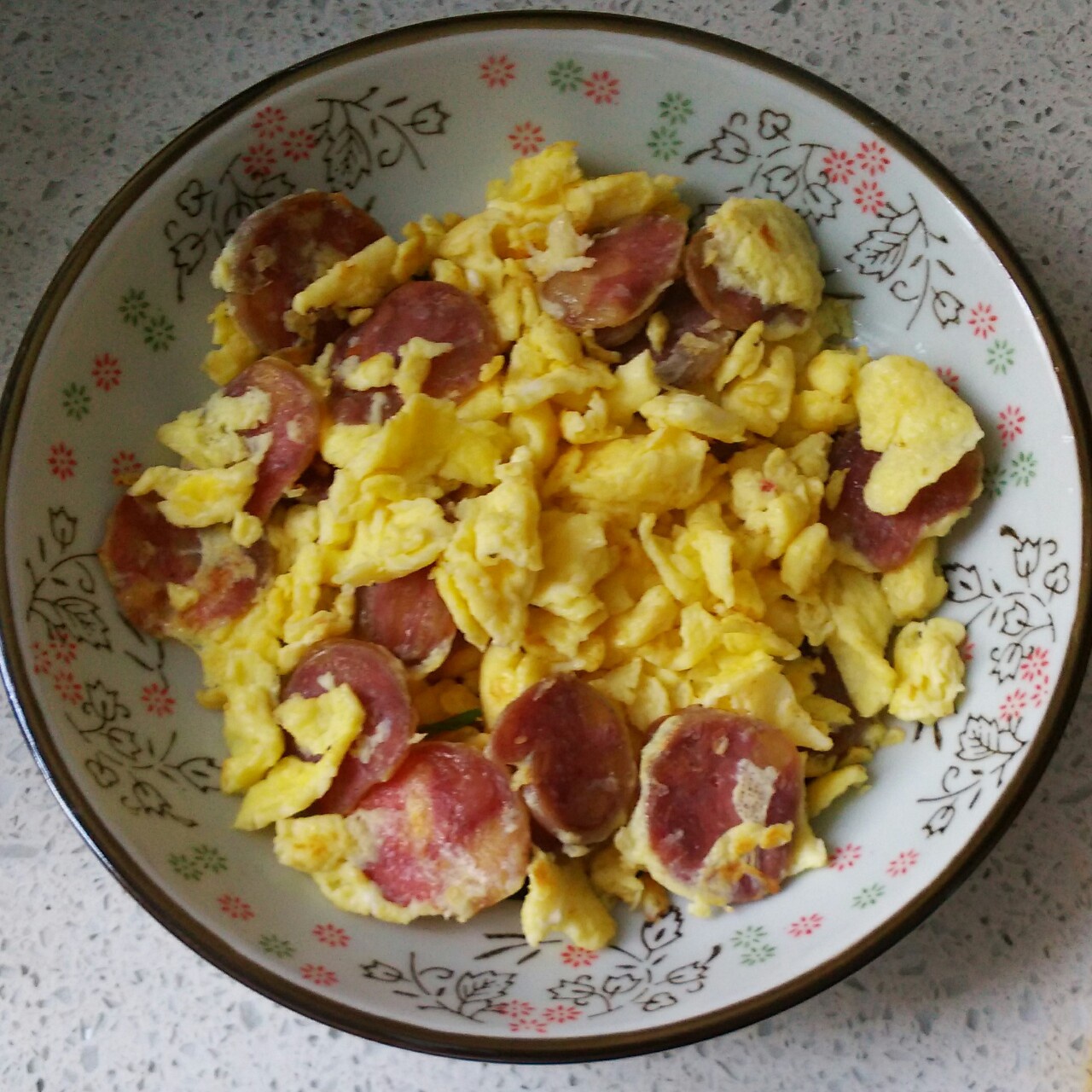 维果vc做的香肠炒鸡蛋