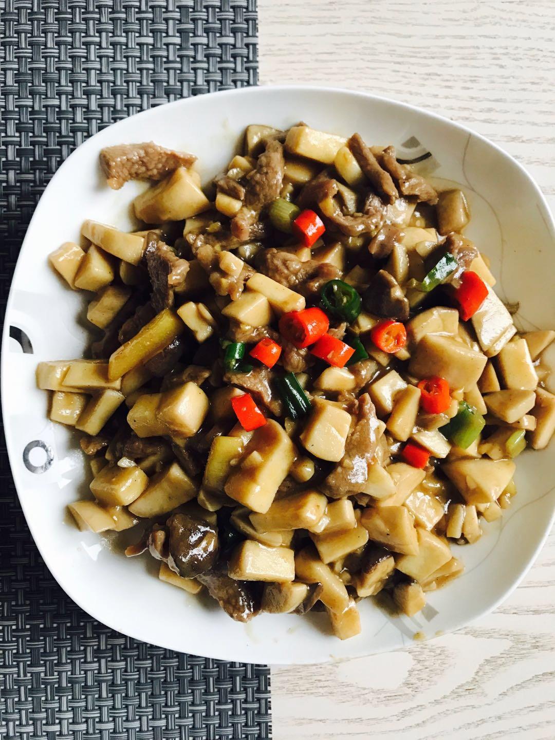 家常菜~杏鲍菇烧牛肉粒