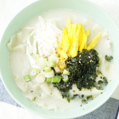 사골만두국韩式水饺汤的做法