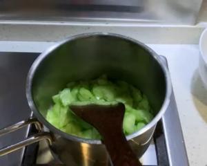黄瓜鸡蛋汤的做法 步骤2