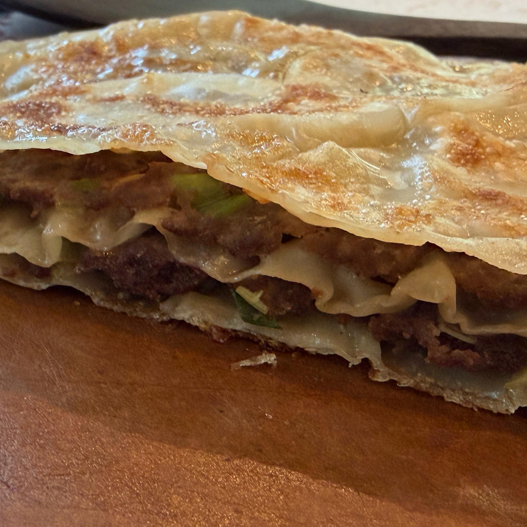 千层肉饼(不用活面的馅饼，饺子皮做)